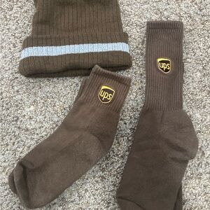 UPS Delivery Driver Accessory Lot- 6 pairs of Embroidered Socks & Reflective Hat